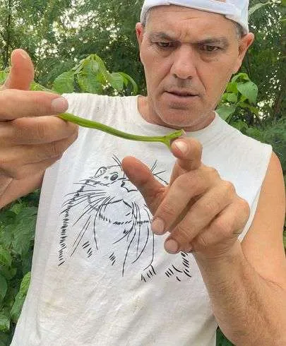 Frank Cuesta con Serpiente verde